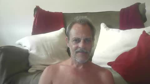 Snapshot of carlo76mx chatting on 10.20.25 carlo online show from 10.20.25