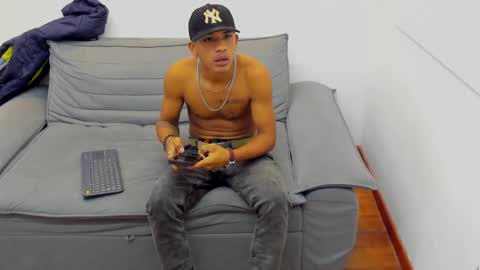 Snapshot of carlos_alber12 chatting on 01.21.25 carlos_alber12 online show from 01.21.25