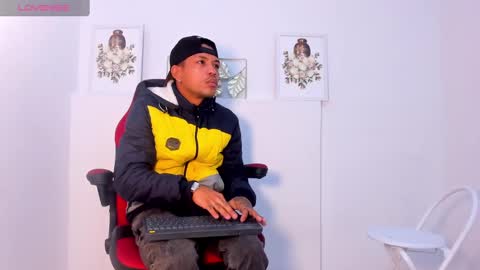 Snapshot of carlos_alber12 chatting on 01.27.25 carlos_alber12 online show from 01.27.25