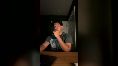 Snapshot of carlosjosecb1 chatting on 05.04.26 carlos online show from 05.04.26
