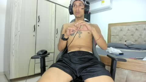 Snapshot of carlossmi01 chatting on 06.21.26 carlossmi01 online show from 06.21.26