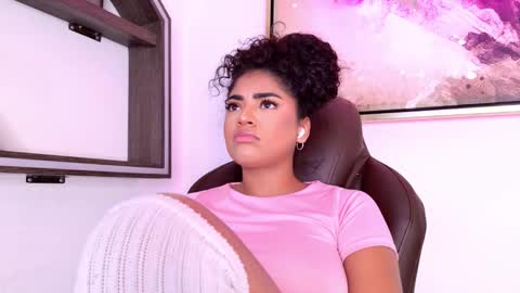 Snapshot of carly_monroe_ chatting on 11.01.25 Carly Monroe online show from 11.01.25