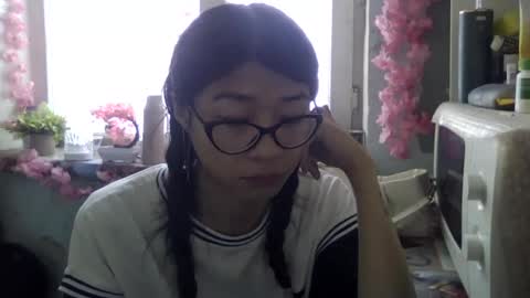 CarlyJoy online show from 10.05.25