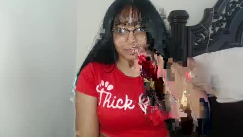 Snapshot of carmellovekisses chatting on 09.28.25 CARAMEL xoxo online show from 09.28.25