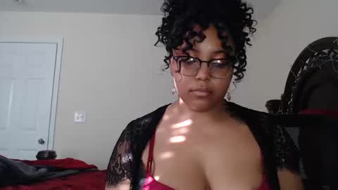 Snapshot of carmellovekisses chatting on 11.19.25 CARAMEL xoxo online show from 11.19.25
