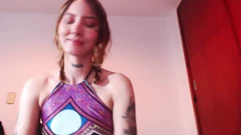 Snapshot of carmennrusso chatting on 02.14.25 carmennrusso online show from 02.14.25