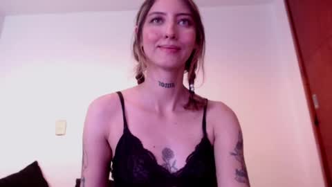 Snapshot of carmennrusso chatting on 02.15.25 carmennrusso online show from 02.15.25