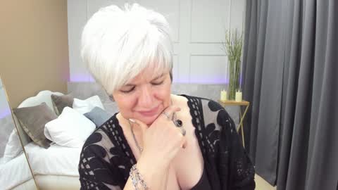 Snapshot of carmensoft chatting on 12.22.24 Carmen online show from 12.22.24