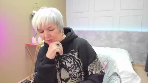 Snapshot of carmensoft chatting on 10.02.25 Carmen online show from 10.02.25