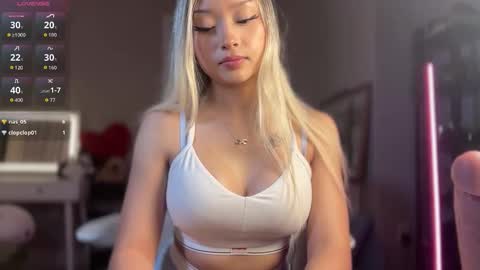 Snapshot of carmenxrose chatting on 11.12.25 carmenxrose online show from 11.12.25