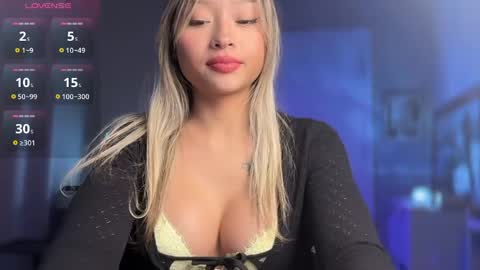 Snapshot of carmenxrose chatting on 05.17.26 carmenxrose online show from 05.17.26
