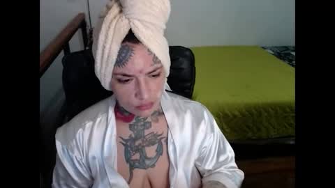 Snapshot of carmillaross chatting on 01.16.25 CARMILLA ROSS online show from 01.16.25