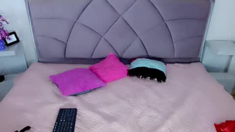 Carolaine01 online show from 10.29.25