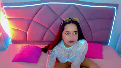 Carolaine01 online show from 11.13.25