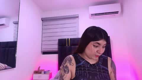 Snapshot of carolayrosse chatting on 02.19.26 carola online show from 02.19.26