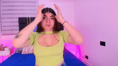 Snapshot of carolayrosse chatting on 02.26.26 carola online show from 02.26.26