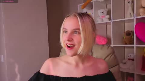 Snapshot of carolin_miller chatting on 09.15.25 Carol online show from 09.15.25