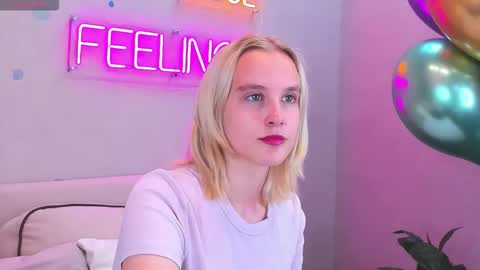 Snapshot of carolin_miller chatting on 09.17.25 Carol online show from 09.17.25