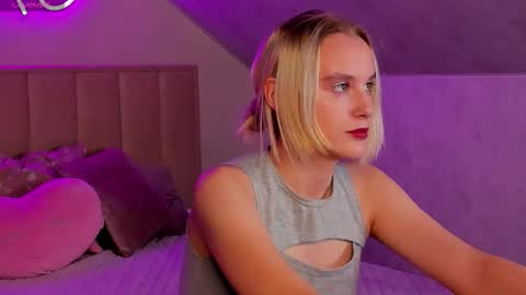 Snapshot of carolin_miller chatting on 10.21.25 Carol online show from 10.21.25