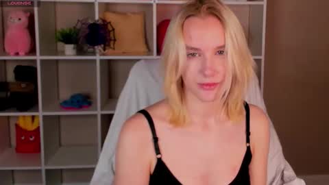 Snapshot of carolin_miller chatting on 10.27.25 Carol online show from 10.27.25