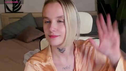 Snapshot of carolin_miller chatting on 11.09.25 Carol online show from 11.09.25