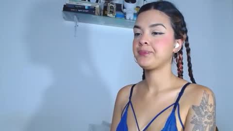 Snapshot of carolina_ml chatting on 09.28.25 CarolinaM online show from 09.28.25