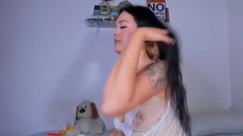 Snapshot of carolina_ml chatting on 11.07.25 CarolinaM online show from 11.07.25