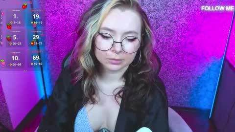 Snapshot of carolinareaperr chatting on 10.01.25 Ask me better xx online show from 10.01.25