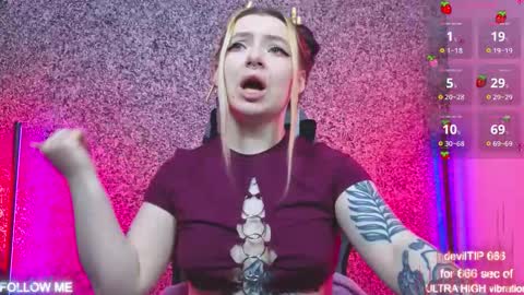 Snapshot of carolinareaperr chatting on 10.16.25 Ask me better xx online show from 10.16.25