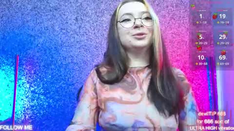 Snapshot of carolinareaperr chatting on 10.17.25 Ask me better xx online show from 10.17.25