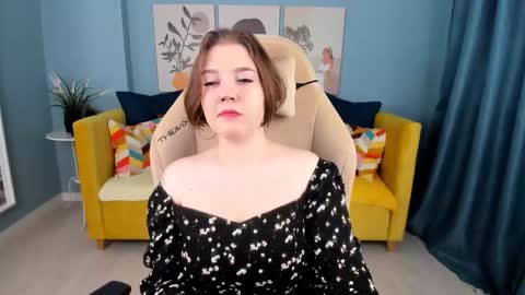 Snapshot of carolinasherry chatting on 10.19.25 carolinasherry online show from 10.19.25