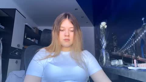 Snapshot of carolindueno chatting on 02.21.26 carolindueno online show from 02.21.26