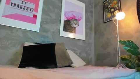 Snapshot of caroline_dh chatting on 10.26.25 Caroline online show from 10.26.25