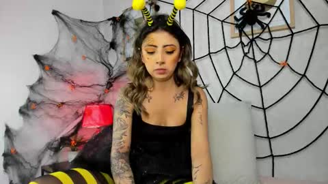 Snapshot of caroline_dh chatting on 10.31.25 Caroline online show from 10.31.25