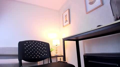 Snapshot of caroline_dh chatting on 11.03.25 Caroline online show from 11.03.25