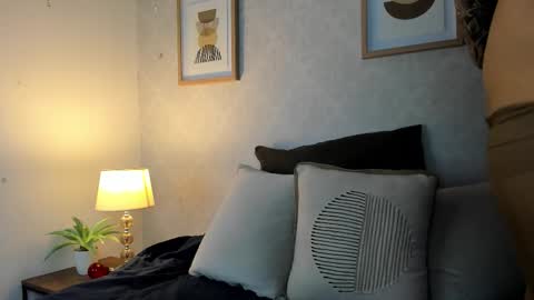 Snapshot of caroline_dh chatting on 11.06.25 Caroline online show from 11.06.25