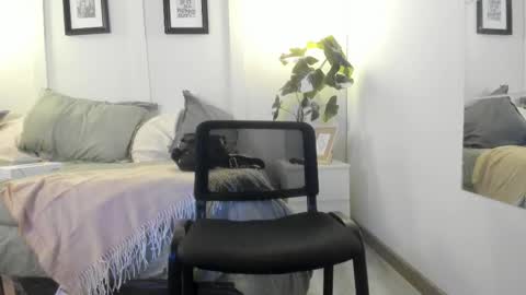 Snapshot of caroline_dh chatting on 02.08.26 Caroline online show from 02.08.26