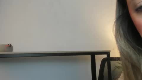 Snapshot of caroline_dh chatting on 02.12.26 Caroline online show from 02.12.26