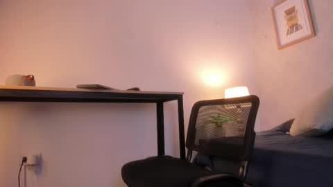 Snapshot of caroline_dh chatting on 02.24.26 Caroline online show from 02.24.26