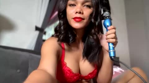 caroline_east online show from 04.04.26