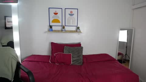 Snapshot of caroline_jackson_ chatting on 12.12.24 C A R O L I N E online show from 12.12.24