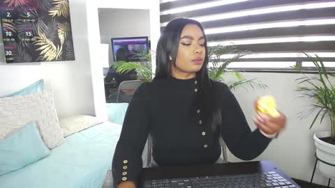 Snapshot of caroline_jackson_ chatting on 01.12.25 C A R O L I N E online show from 01.12.25