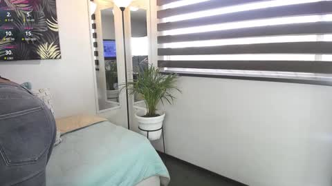 Snapshot of caroline_jackson_ chatting on 01.17.25 C A R O L I N E online show from 01.17.25