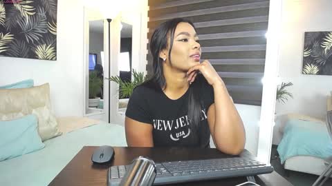 Snapshot of caroline_jackson_ chatting on 01.20.25 C A R O L I N E online show from 01.20.25