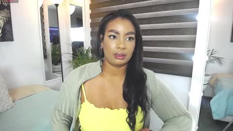 Snapshot of caroline_jackson_ chatting on 01.27.25 C A R O L I N E online show from 01.27.25