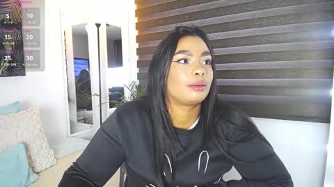 Snapshot of caroline_jackson_ chatting on 02.04.25 C A R O L I N E online show from 02.04.25