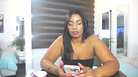 Snapshot of caroline_jackson_ chatting on 02.26.25 C A R O L I N E online show from 02.26.25