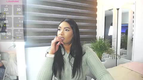 Snapshot of caroline_jackson_ chatting on 03.10.25 C A R O L I N E online show from 03.10.25