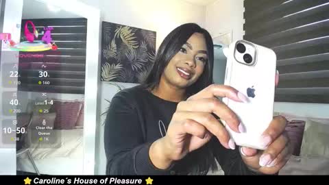 Snapshot of caroline_jackson_ chatting on 11.09.25 C A R O L I N E online show from 11.09.25