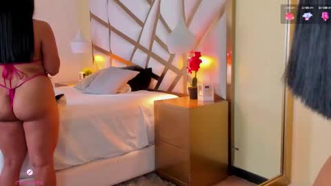 Snapshot of caroline_maldonado chatting on 10.07.25 Caroline online show from 10.07.25